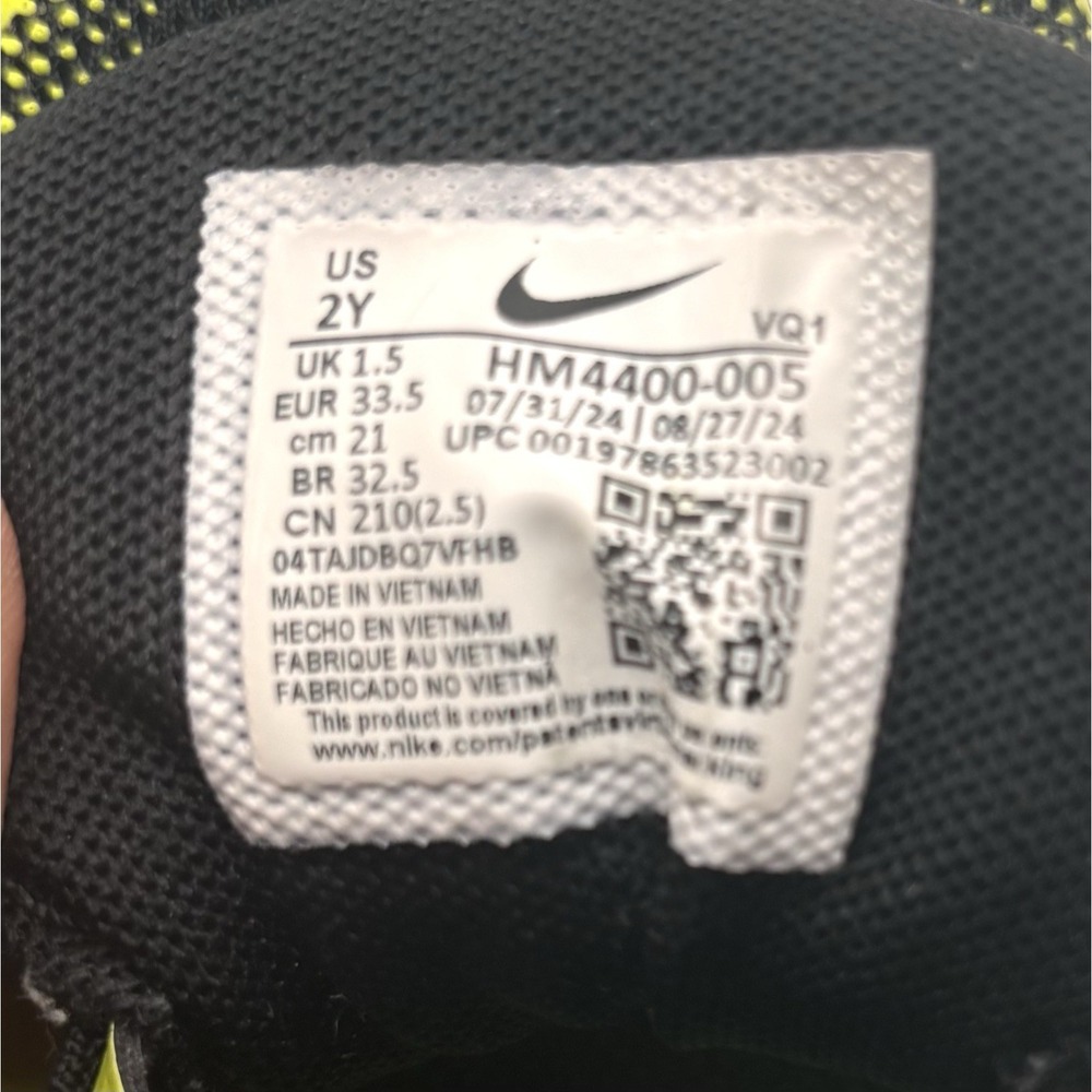 Nike Cosmic Runner Youth Tennis Shoes 2Y In Neon Green/ Black/ White - Picture 10 of 10